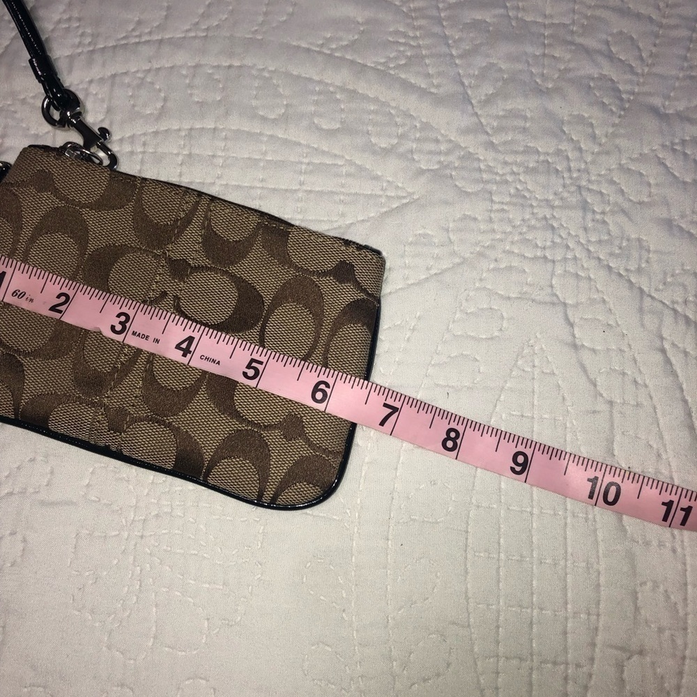 COACH CLASSIC BROWN & TAN WRISTLET PERFECT CONDITION - Picture 6 of 7